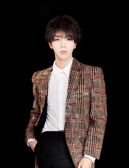 圈内扒爷爆料顶流,扒爷揭露娱乐圈风云变幻  第2张